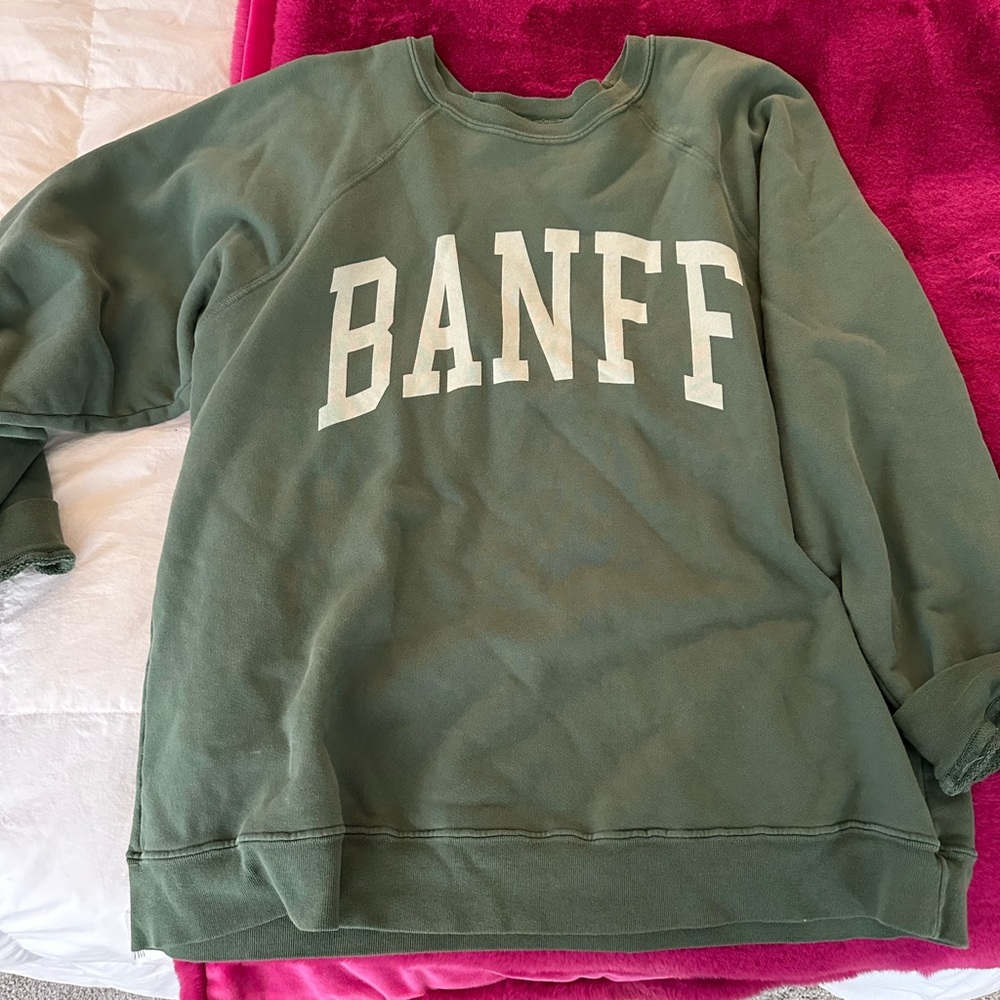 Retrobrand pullover
